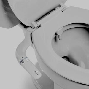 Brand New in Box Brondell Easy Spa Bidet Attachment With Installation Kit